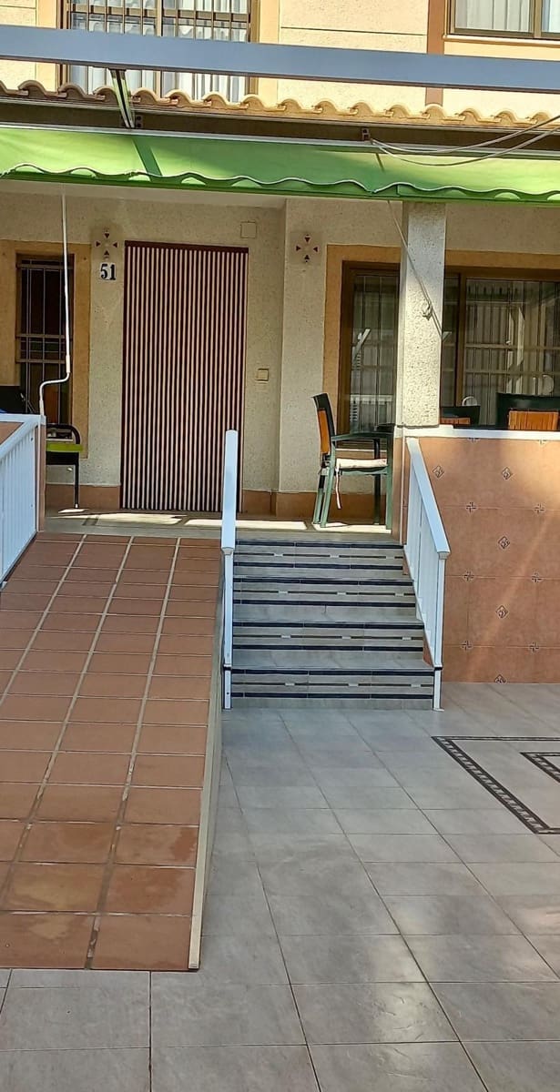 4 sypialnia Bungalow na sprzedaż w Guardamar del Segura z basenem garażem - 435 000 € (Ref: 9893972)