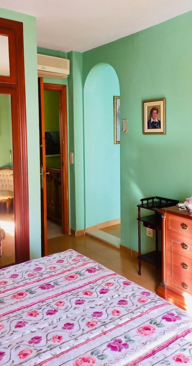 4 sypialnia Bungalow na sprzedaż w Guardamar del Segura z basenem garażem - 435 000 € (Ref: 9893972)