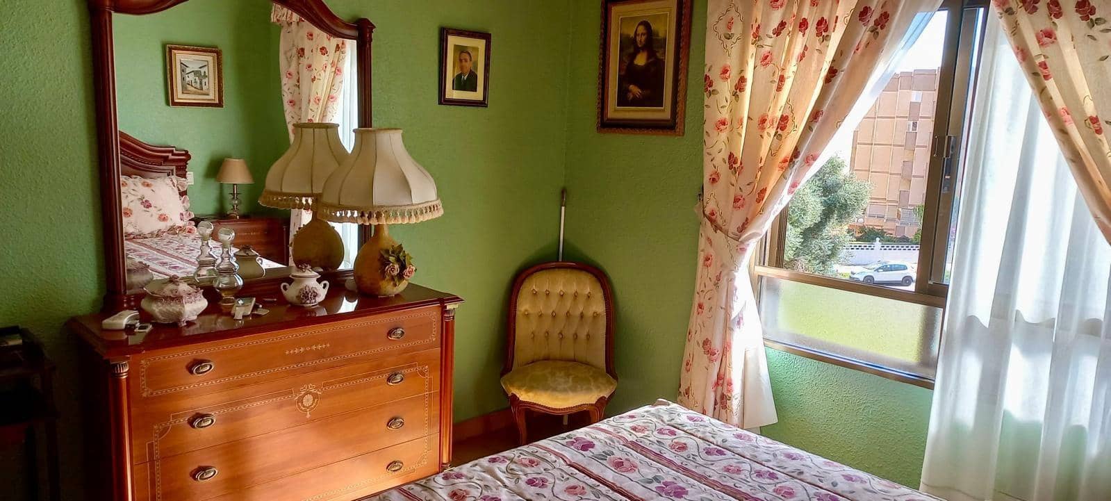 4 sypialnia Bungalow na sprzedaż w Guardamar del Segura z basenem garażem - 435 000 € (Ref: 9893972)