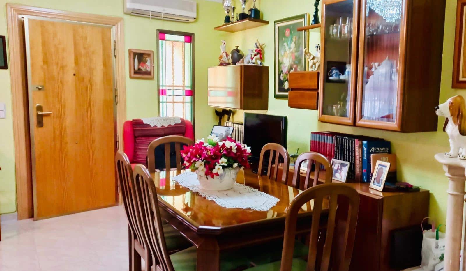 4 sypialnia Bungalow na sprzedaż w Guardamar del Segura z basenem garażem - 435 000 € (Ref: 9893972)