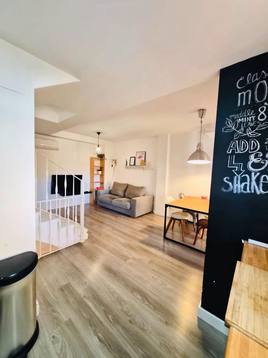 4 makuuhuone Rivitalo myytävänä paikassa Guardamar del Segura mukana uima-altaan - 269 000 € (Ref: 9898882)
