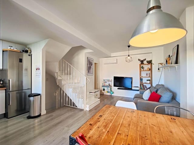 4 makuuhuone Rivitalo myytävänä paikassa Guardamar del Segura mukana uima-altaan - 269 000 € (Ref: 9898882)