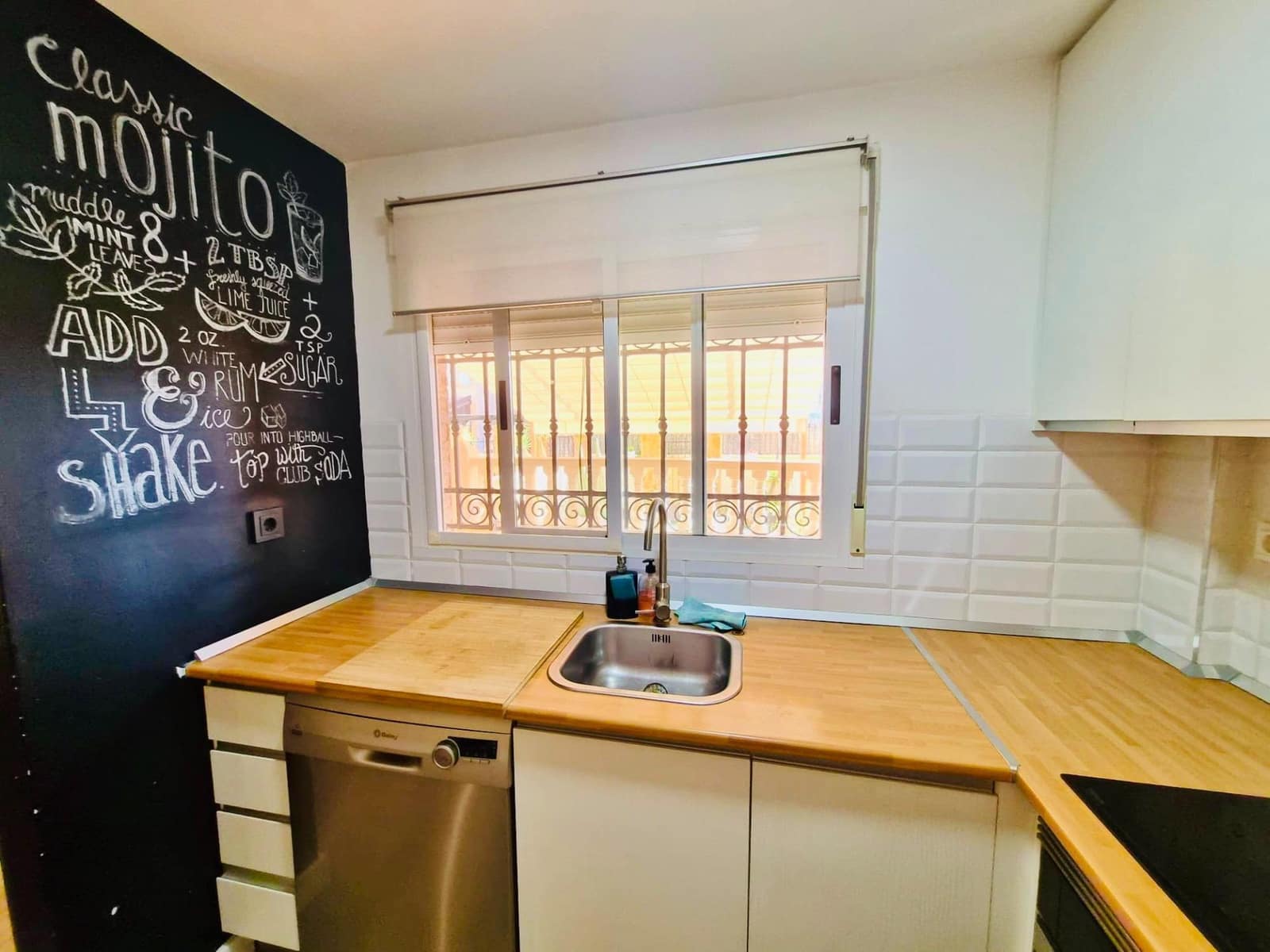 4 makuuhuone Rivitalo myytävänä paikassa Guardamar del Segura mukana uima-altaan - 269 000 € (Ref: 9898882)