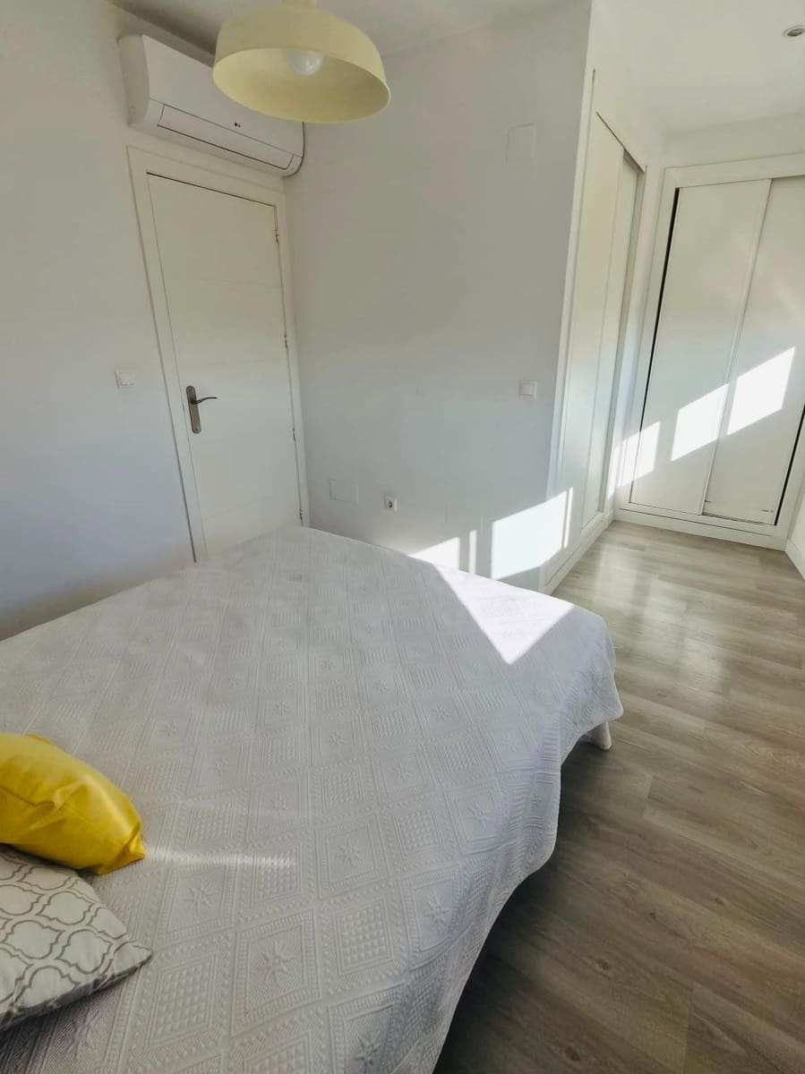 4 makuuhuone Rivitalo myytävänä paikassa Guardamar del Segura mukana uima-altaan - 269 000 € (Ref: 9898882)