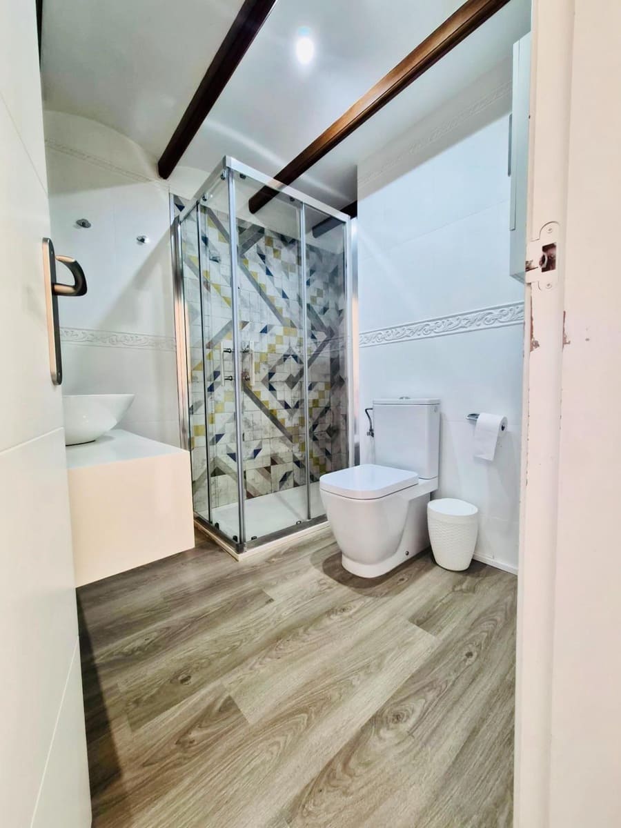 4 makuuhuone Rivitalo myytävänä paikassa Guardamar del Segura mukana uima-altaan - 269 000 € (Ref: 9898882)