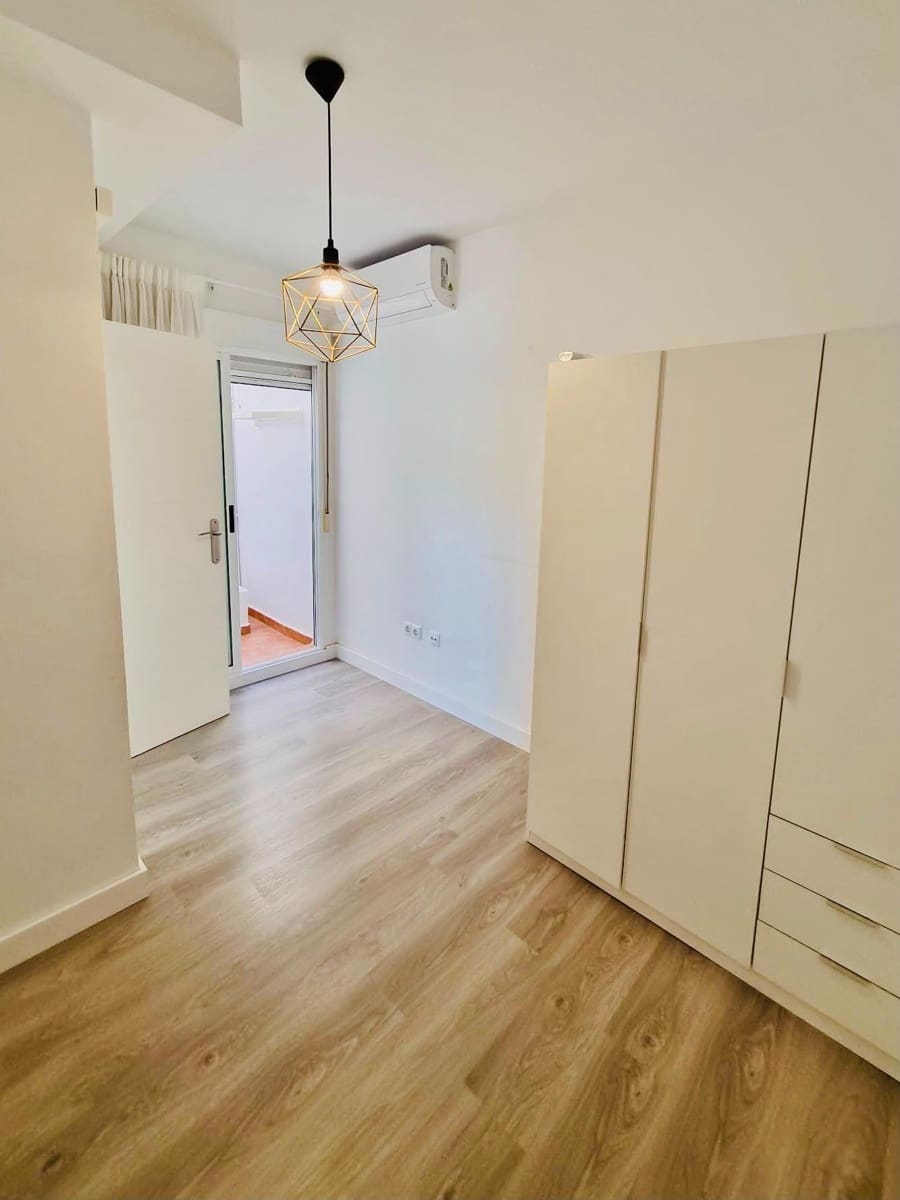 4 makuuhuone Rivitalo myytävänä paikassa Guardamar del Segura mukana uima-altaan - 269 000 € (Ref: 9898882)