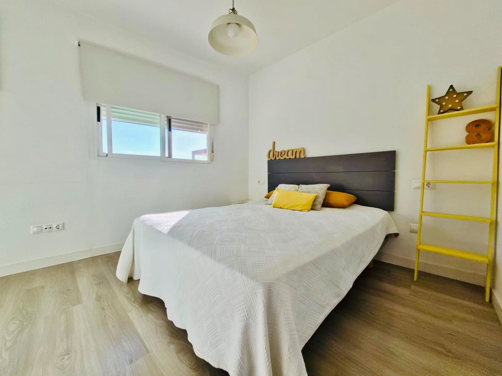 4 makuuhuone Rivitalo myytävänä paikassa Guardamar del Segura mukana uima-altaan - 269 000 € (Ref: 9898882)