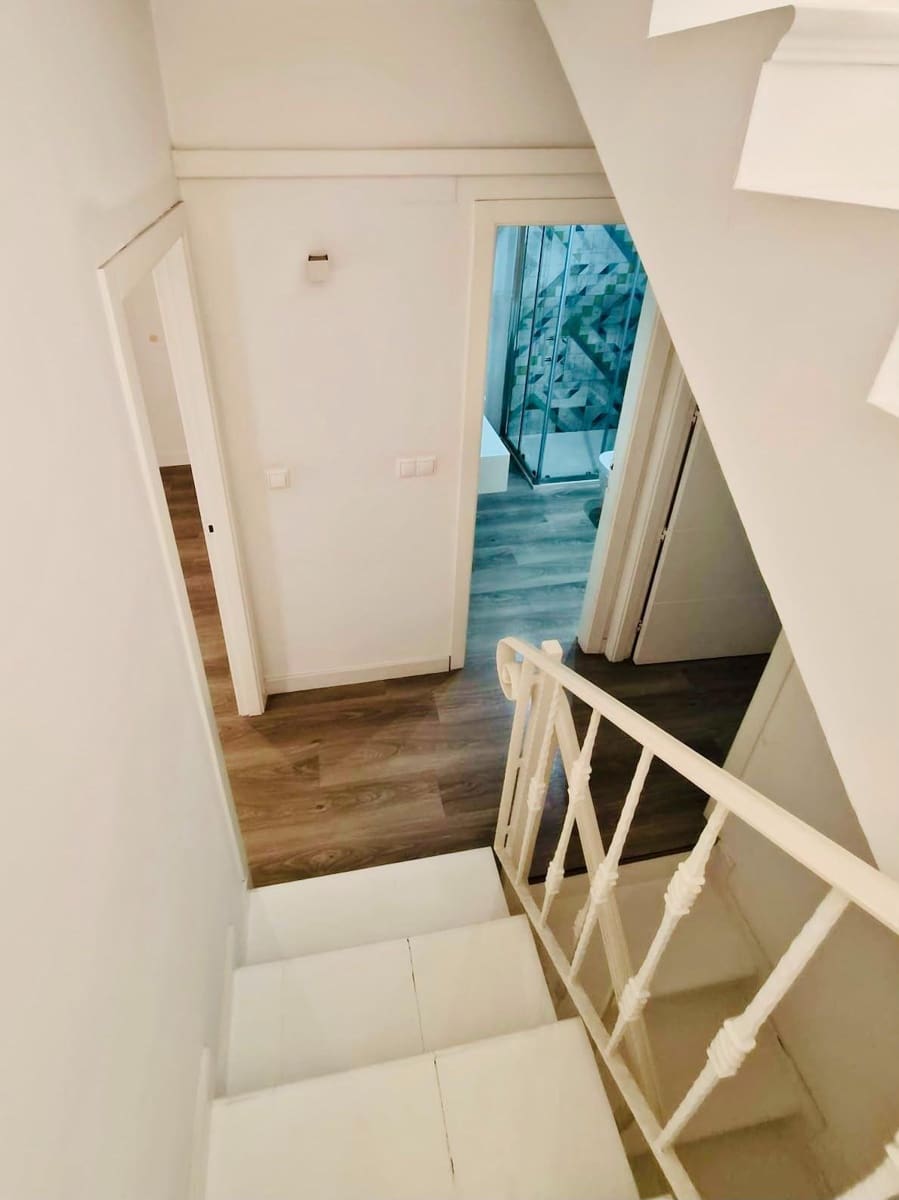 4 makuuhuone Rivitalo myytävänä paikassa Guardamar del Segura mukana uima-altaan - 269 000 € (Ref: 9898882)