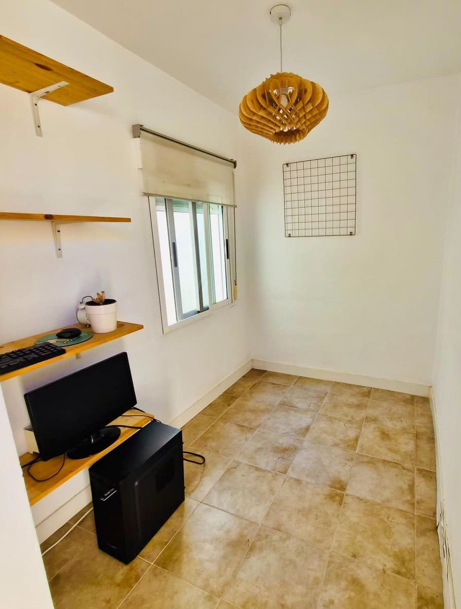 4 makuuhuone Rivitalo myytävänä paikassa Guardamar del Segura mukana uima-altaan - 269 000 € (Ref: 9898882)