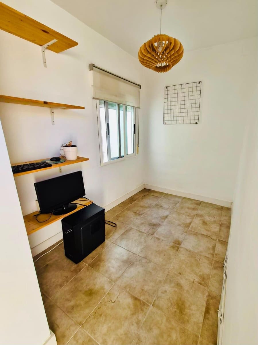 4 makuuhuone Rivitalo myytävänä paikassa Guardamar del Segura mukana uima-altaan - 269 000 € (Ref: 9898882)