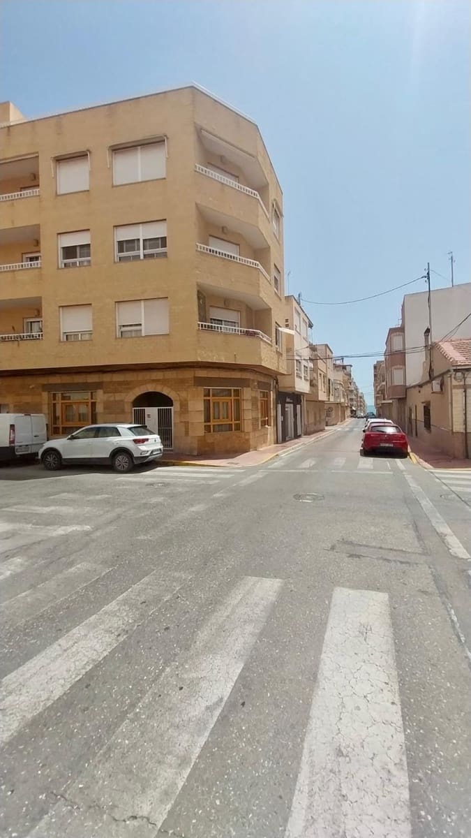 2 quarto Apartamento para arrendar em Guardamar del Segura - 1 000 € (Ref: 9922389)