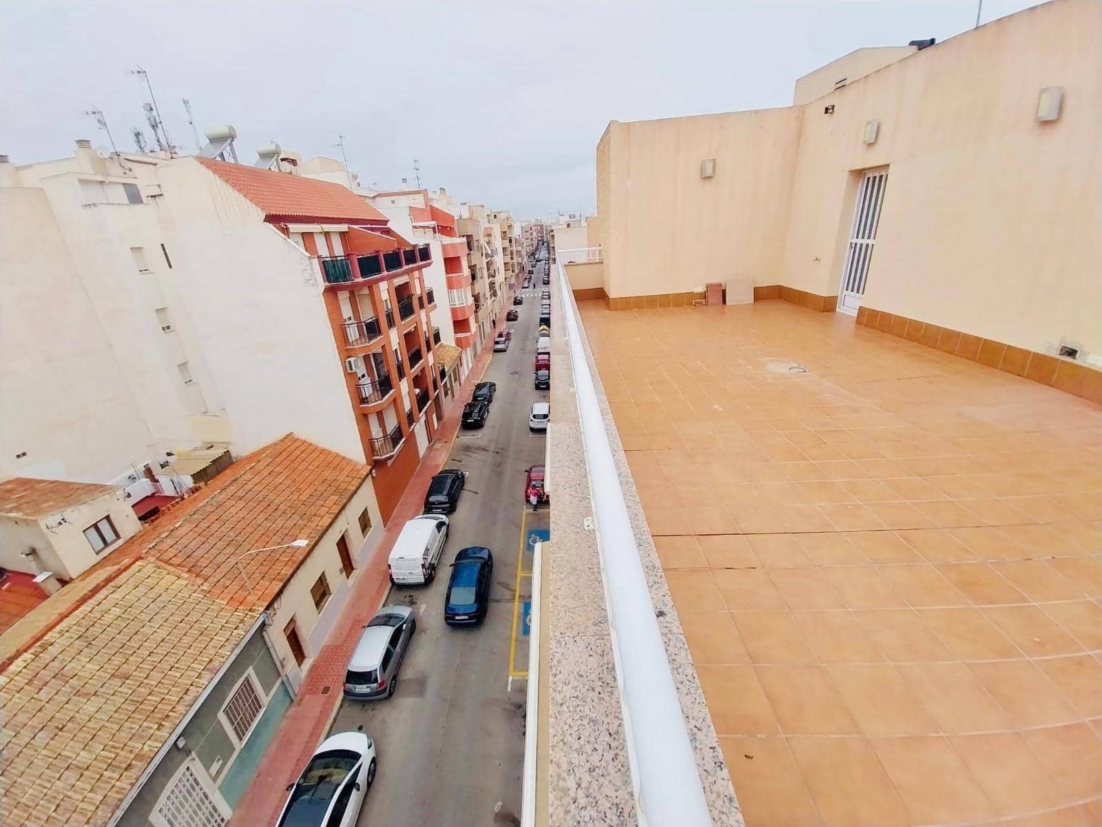 2 quarto Apartamento para arrendar em Guardamar del Segura - 1 000 € (Ref: 9922389)