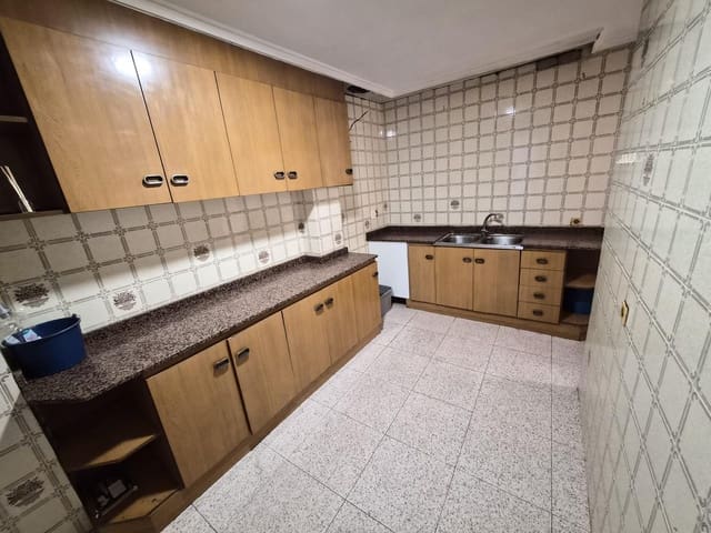 3 soverom Hus til salgs i Zona Pueblo, Guardamar del Segura med garasje - € 244 000 (Ref: 9927513)
