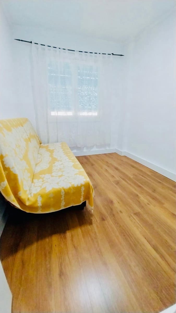 2 bedroom Apartment for rent in Guardamar del Segura with garage - € 750 (Ref: 9934291)