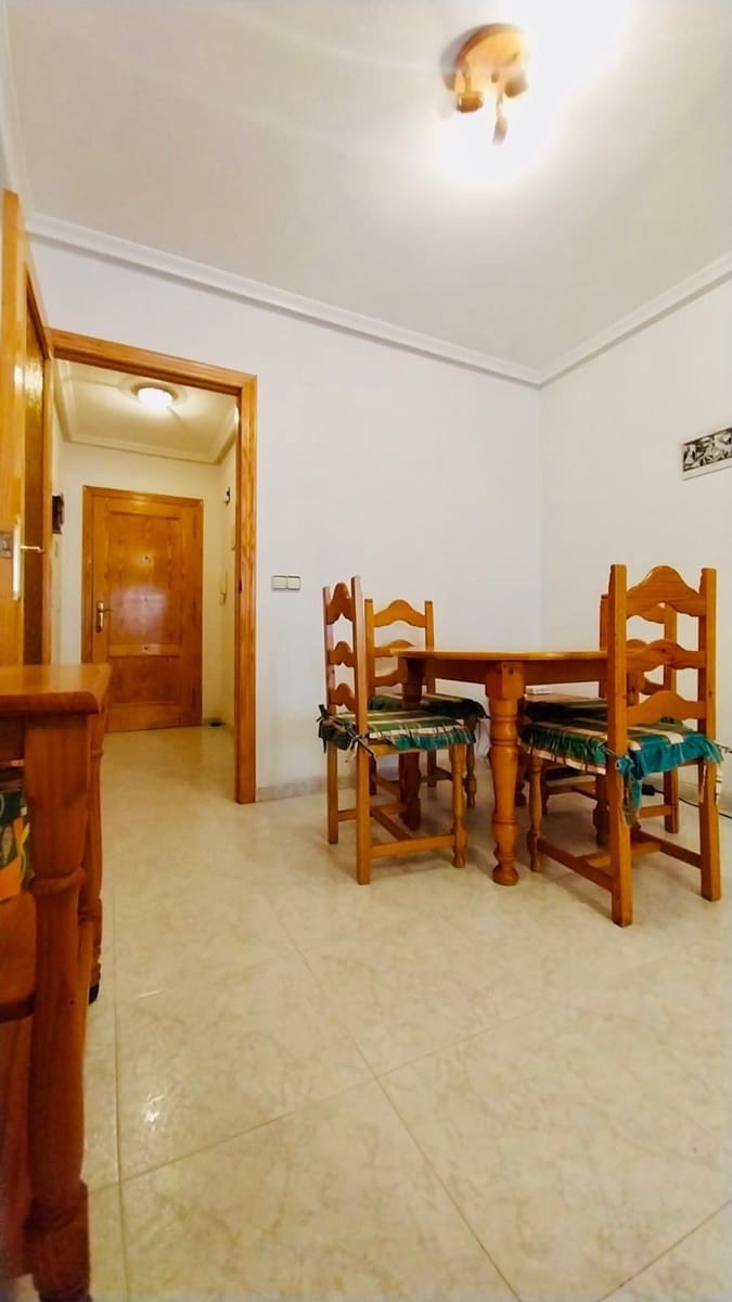 3 soverom Leilighet til leie i Guardamar del Segura med svømmebasseng - € 900 (Ref: 9990792)
