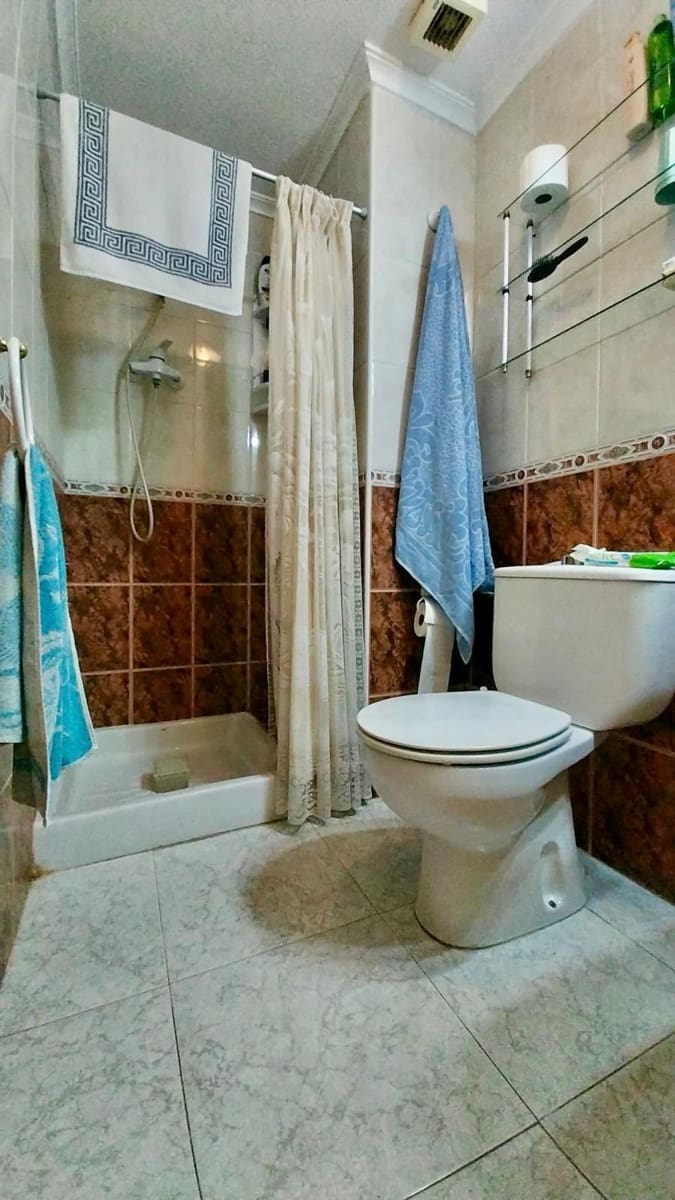3 soverom Leilighet til leie i Guardamar del Segura med svømmebasseng - € 900 (Ref: 9990792)