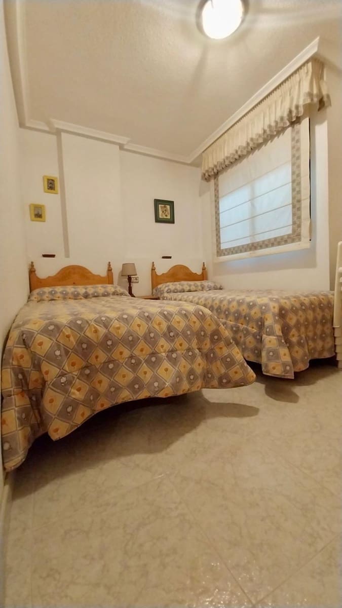 3 soverom Leilighet til leie i Guardamar del Segura med svømmebasseng - € 900 (Ref: 9990792)