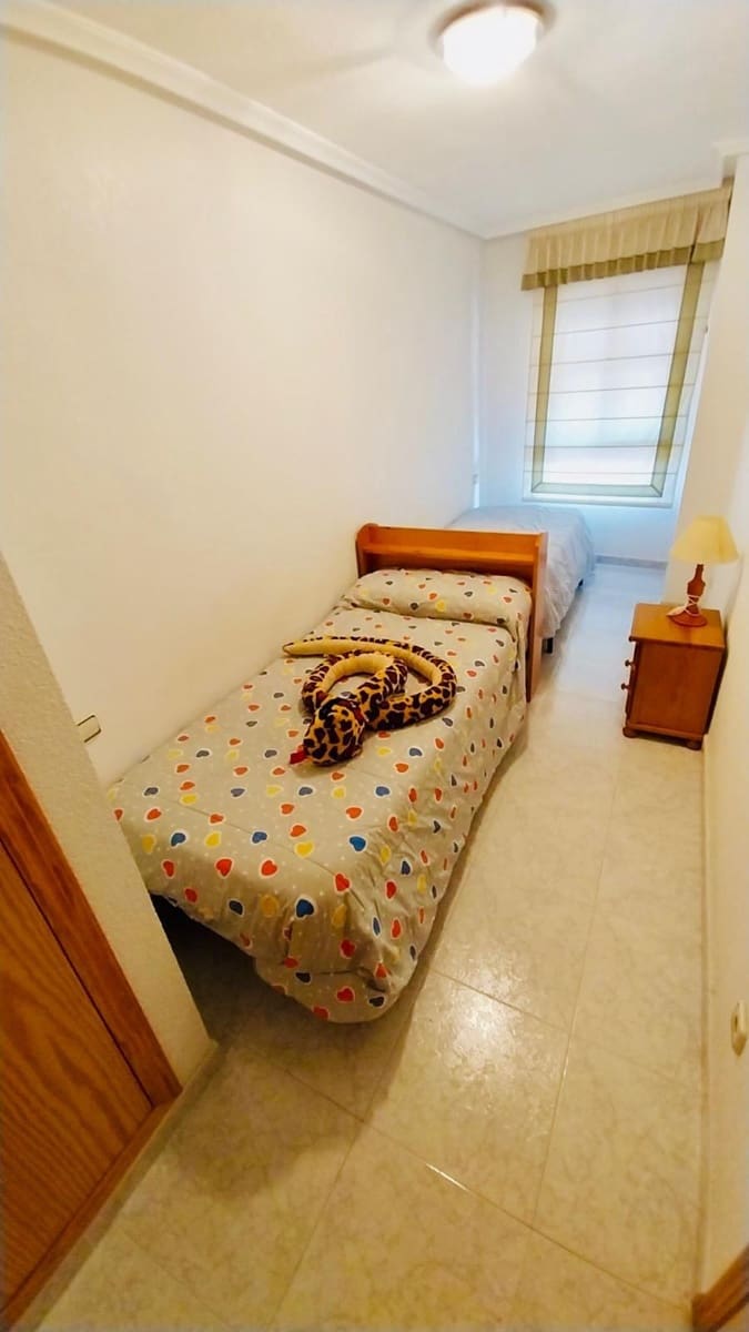 3 soverom Leilighet til leie i Guardamar del Segura med svømmebasseng - € 900 (Ref: 9990792)