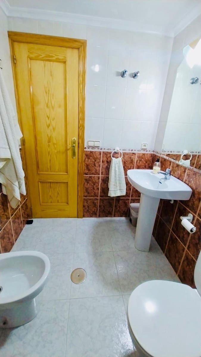 3 soverom Leilighet til leie i Guardamar del Segura med svømmebasseng - € 900 (Ref: 9990792)