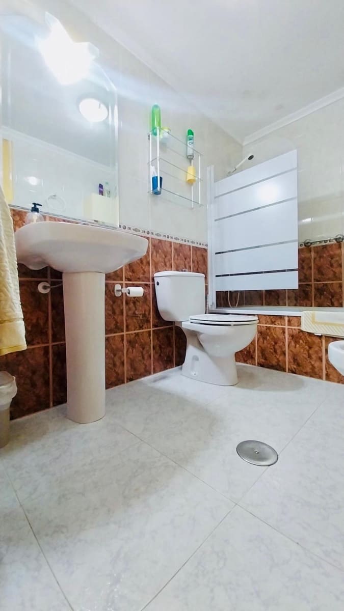3 soverom Leilighet til leie i Guardamar del Segura med svømmebasseng - € 900 (Ref: 9990792)