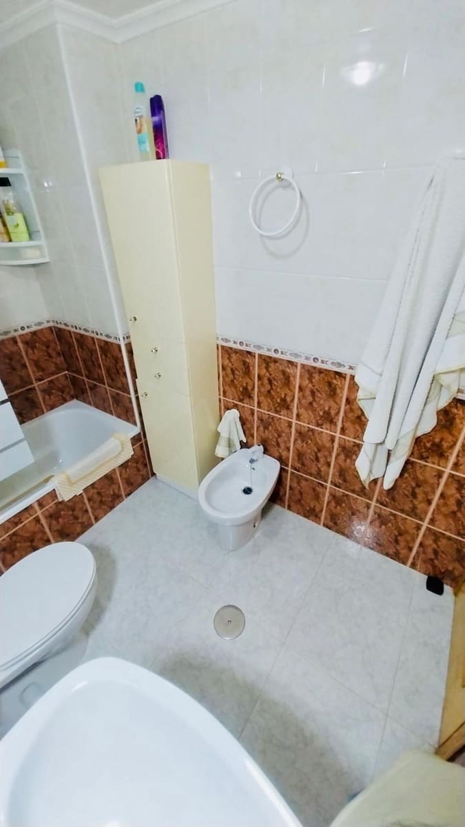 3 soverom Leilighet til leie i Guardamar del Segura med svømmebasseng - € 900 (Ref: 9990792)
