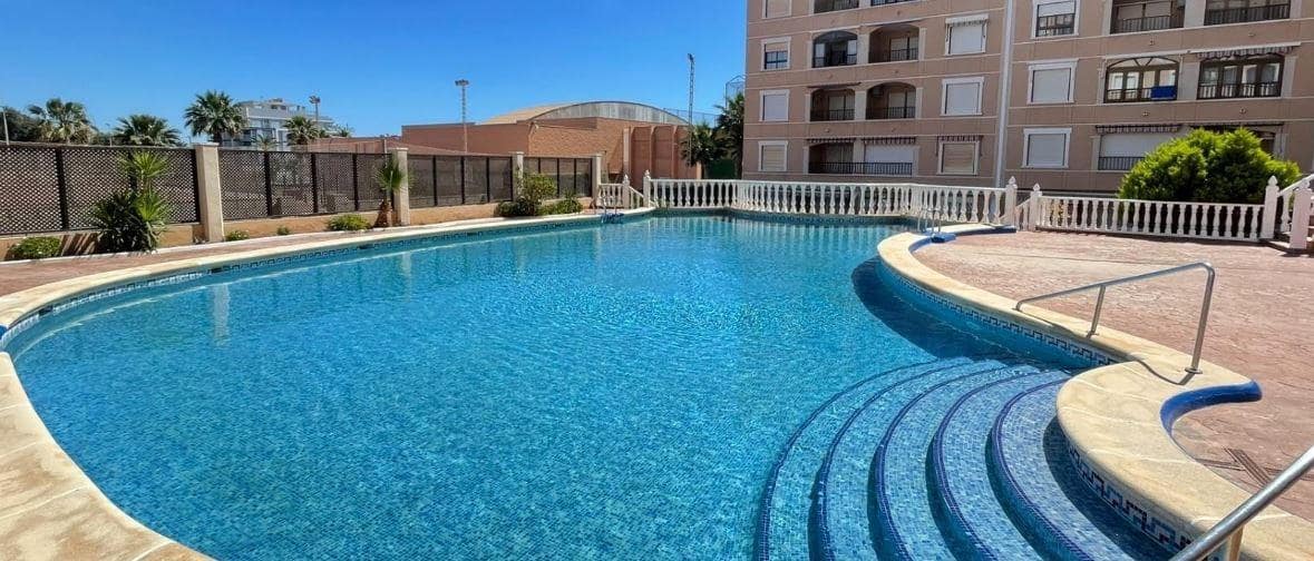 3 soverom Leilighet til leie i Guardamar del Segura med svømmebasseng - € 900 (Ref: 9990792)