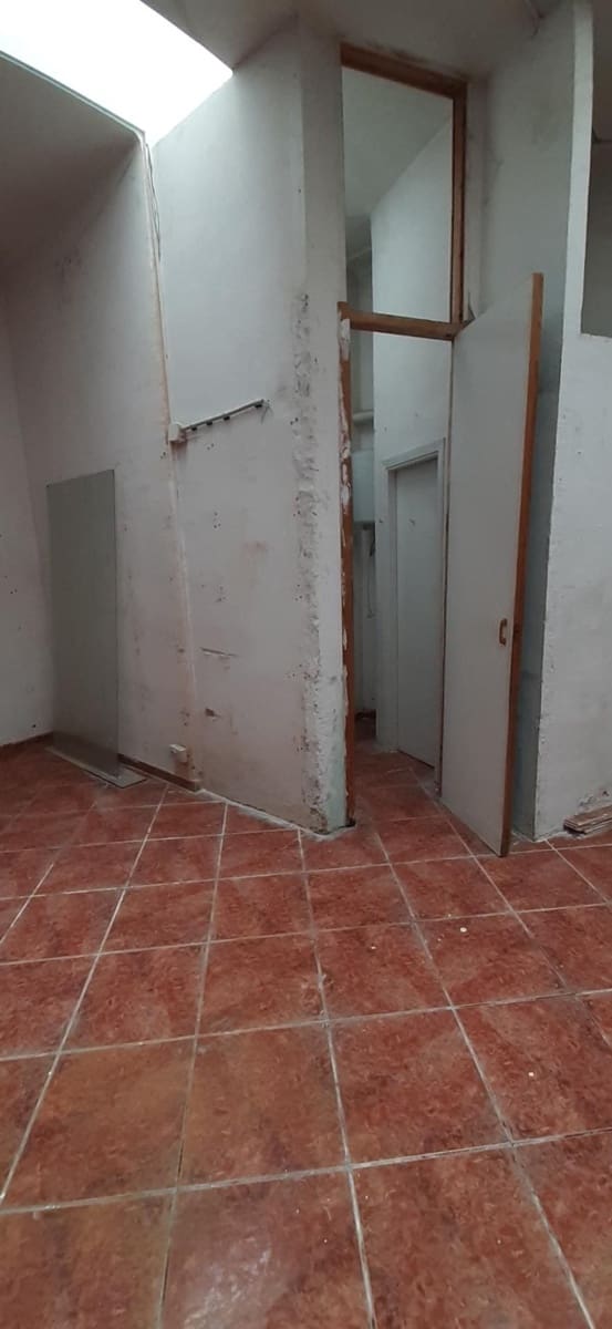 Commercial for rent in Castello de la Plana - € 500 (Ref: 9841095)