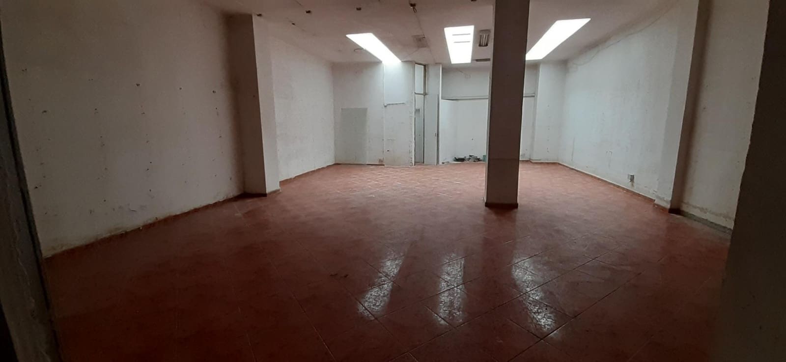 Commercial for rent in Castello de la Plana - € 500 (Ref: 9841095)