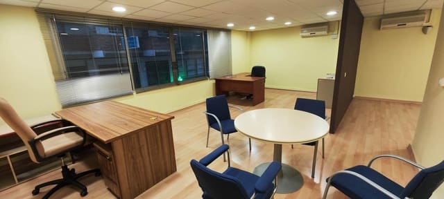 Kantoor te huur in Centro, Castelló de la Plana - € 400 (Ref: 9841099)