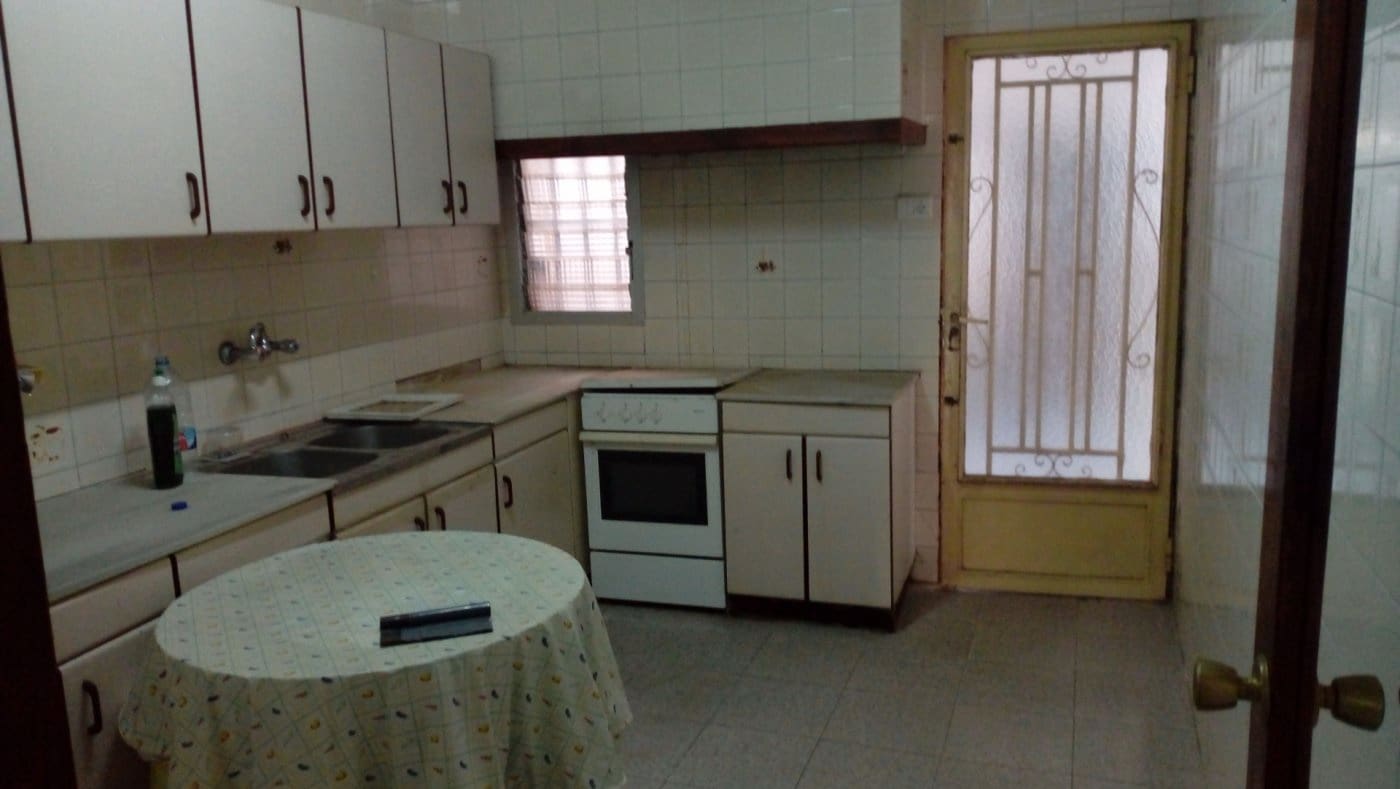 6 bedroom Townhouse for sale in Castello de la Plana - € 300,000 (Ref: 9841101)