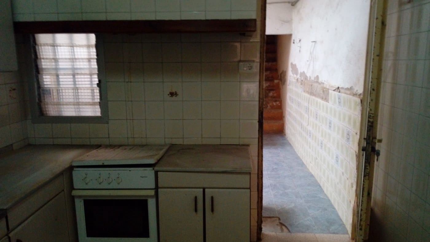 6 bedroom Townhouse for sale in Castello de la Plana - € 300,000 (Ref: 9841101)