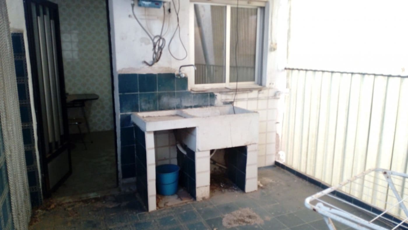6 bedroom Townhouse for sale in Castello de la Plana - € 300,000 (Ref: 9841101)