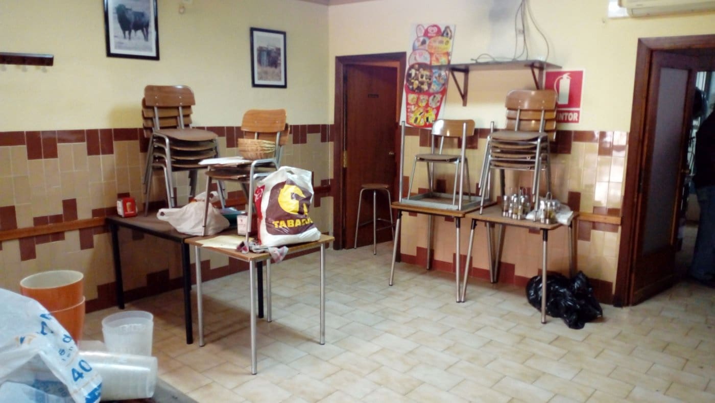 6 bedroom Townhouse for sale in Castello de la Plana - € 300,000 (Ref: 9841101)