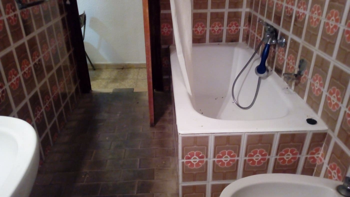 6 bedroom Townhouse for sale in Castello de la Plana - € 300,000 (Ref: 9841101)