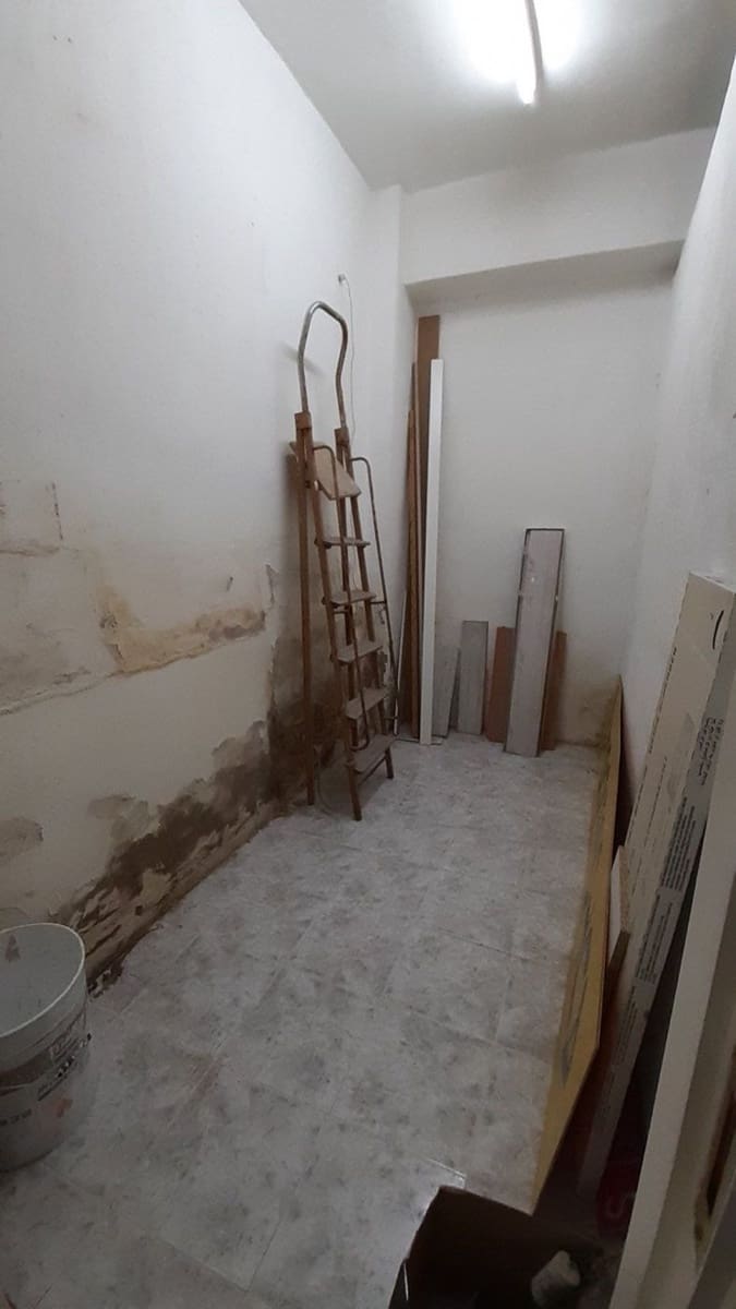 Commercial for sale in Castello de la Plana - € 84,000 (Ref: 9841103)