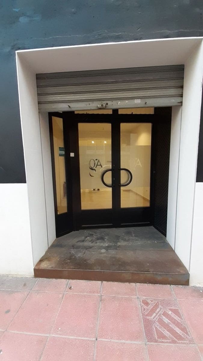 Commercial for sale in Castello de la Plana - € 84,000 (Ref: 9841103)