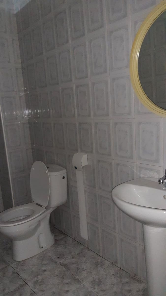 Commercial for sale in Castello de la Plana - € 84,000 (Ref: 9841103)