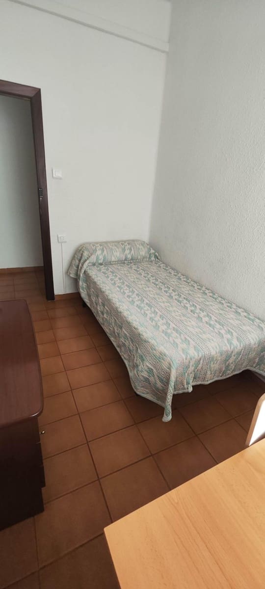 4 bedroom Flat for sale in Castello de la Plana - € 150,000 (Ref: 9841107)