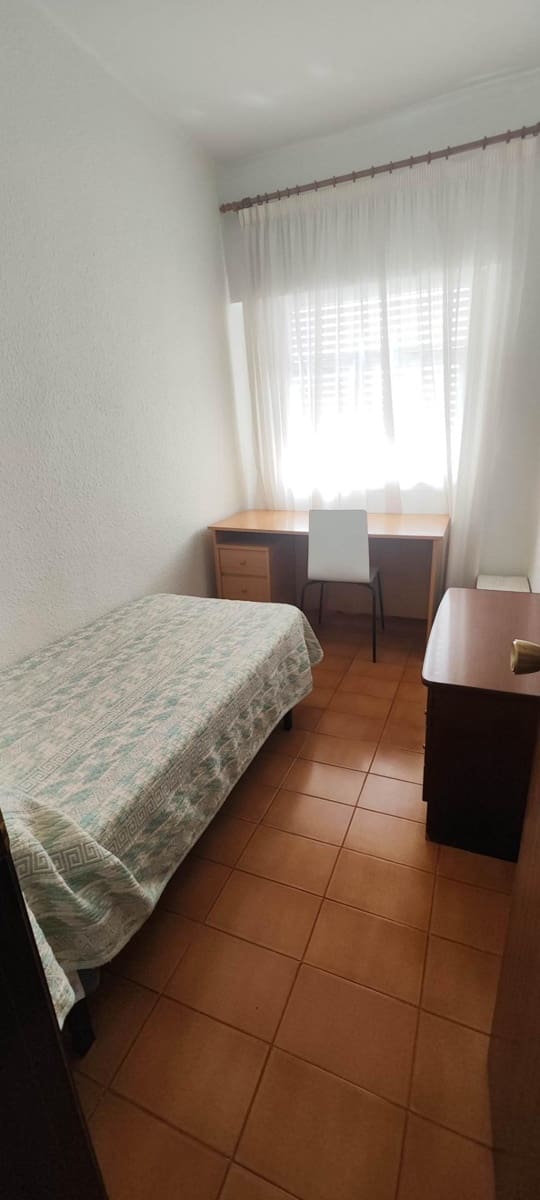 4 bedroom Flat for sale in Castello de la Plana - € 150,000 (Ref: 9841107)