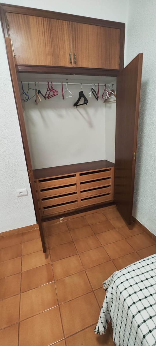 4 bedroom Flat for sale in Castello de la Plana - € 150,000 (Ref: 9841107)