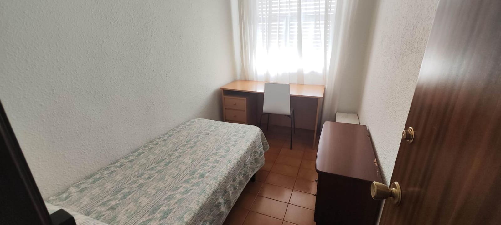 4 bedroom Flat for sale in Castello de la Plana - € 150,000 (Ref: 9841107)