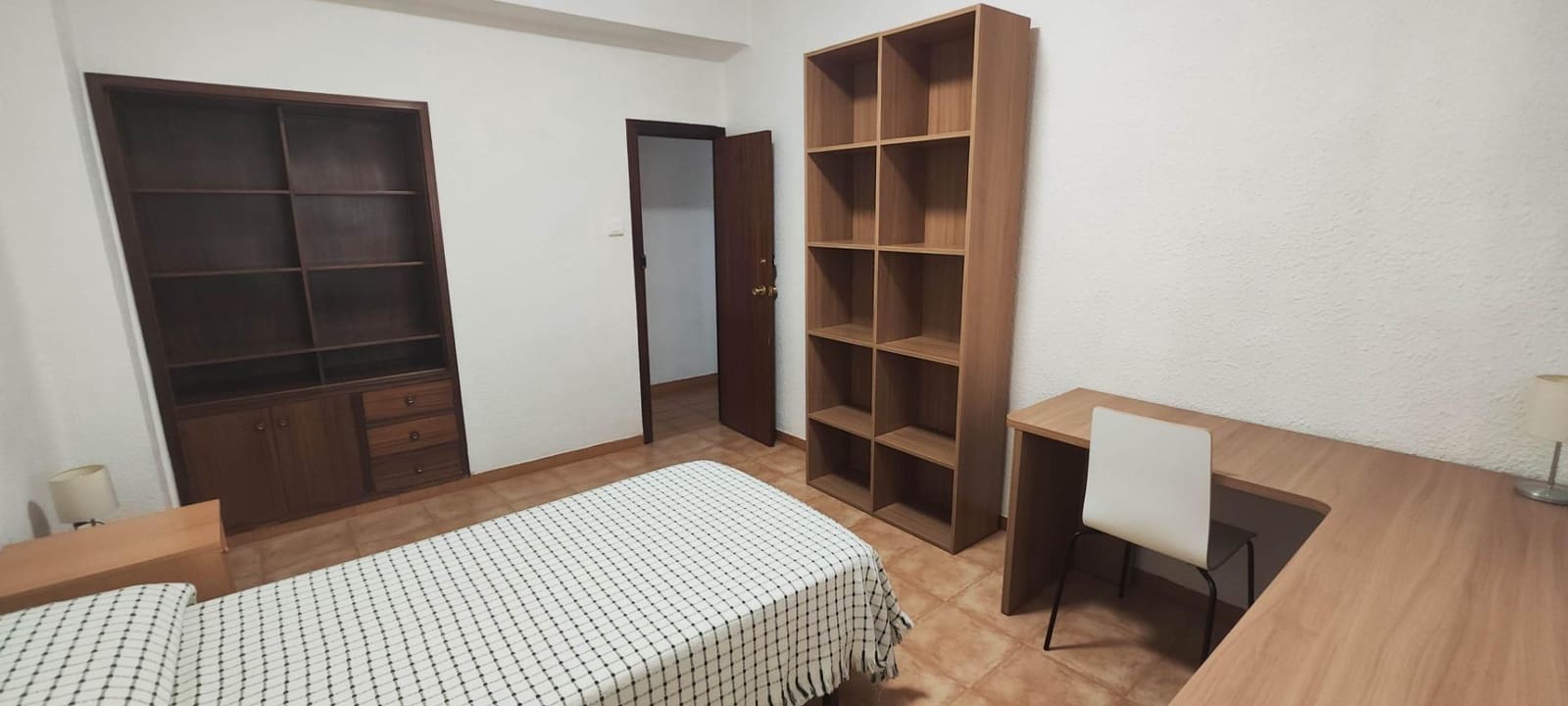 4 bedroom Flat for sale in Castello de la Plana - € 150,000 (Ref: 9841107)
