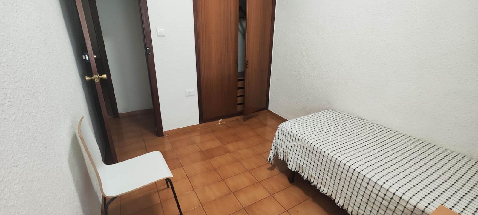 4 bedroom Flat for sale in Castello de la Plana - € 150,000 (Ref: 9841107)