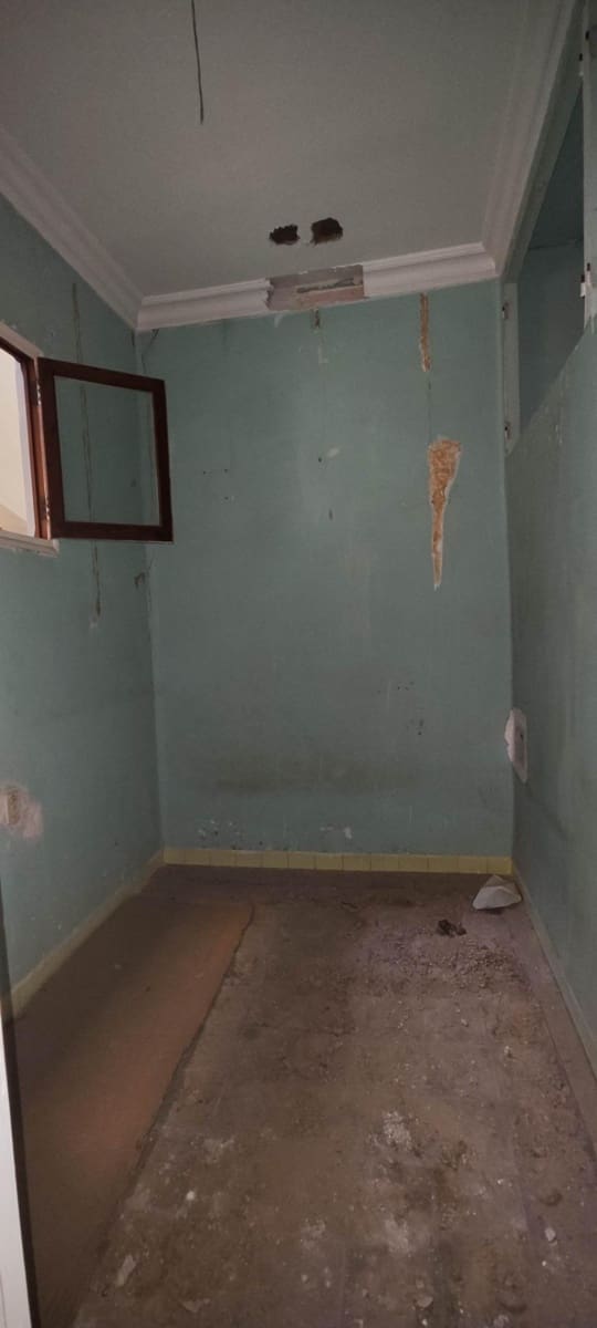 3 bedroom Townhouse for sale in Castello de la Plana - € 95,000 (Ref: 9841109)