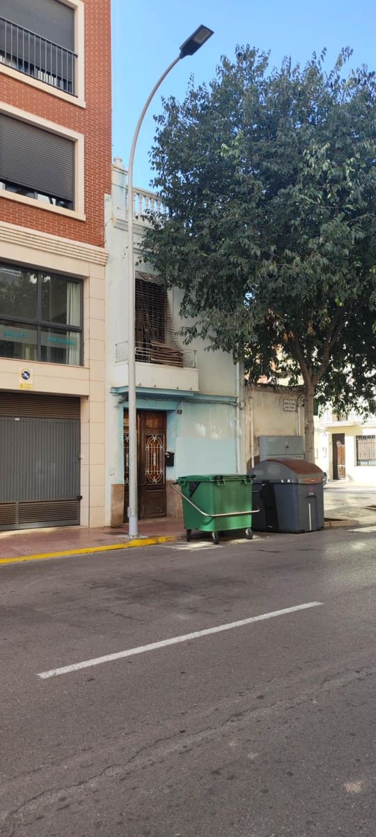 3 bedroom Townhouse for sale in Castello de la Plana - € 95,000 (Ref: 9841109)