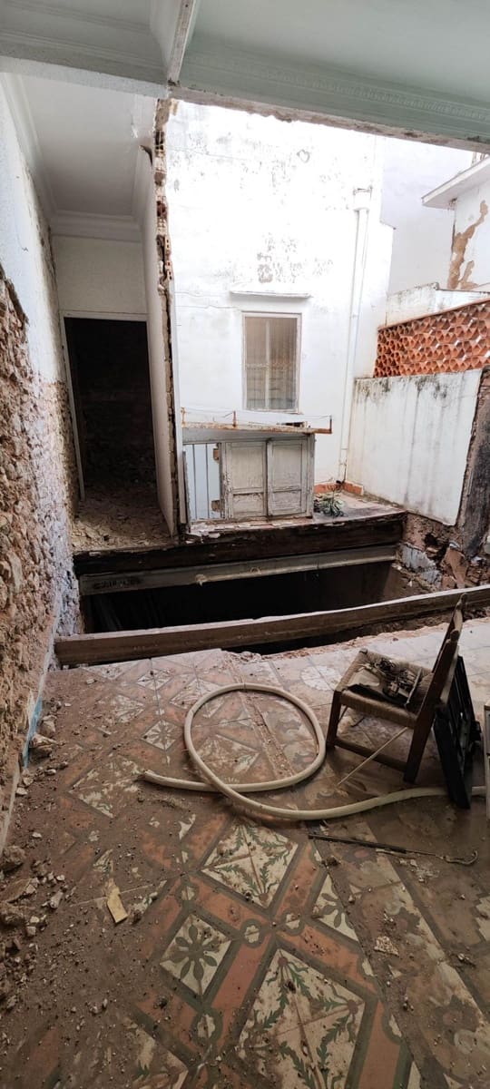 3 bedroom Townhouse for sale in Castello de la Plana - € 95,000 (Ref: 9841109)