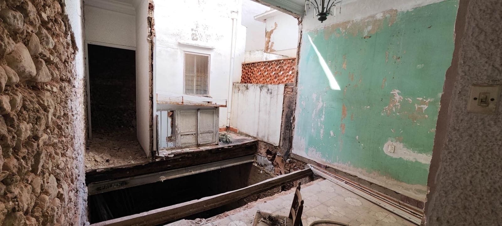 3 bedroom Townhouse for sale in Castello de la Plana - € 95,000 (Ref: 9841109)