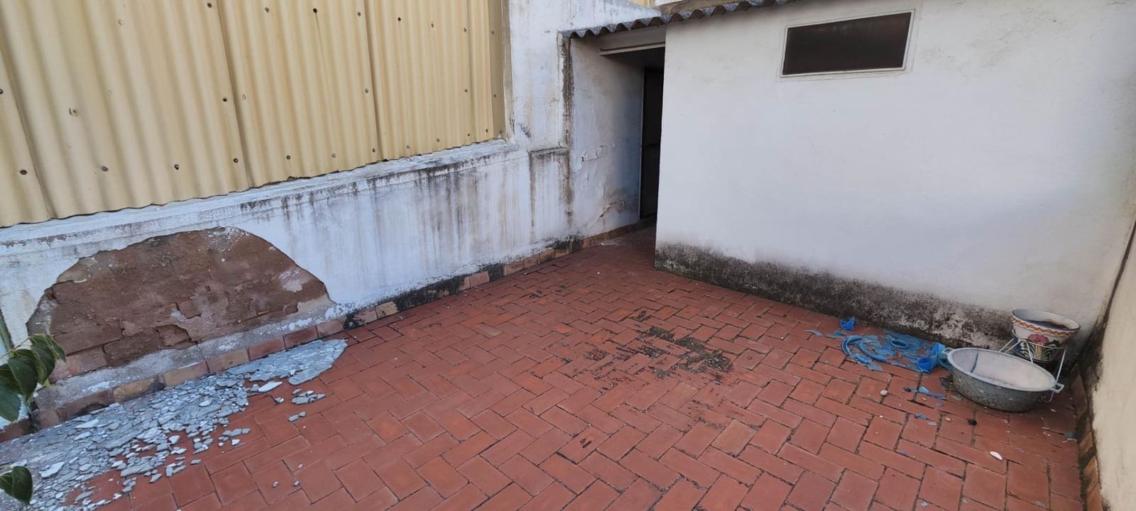 3 bedroom Townhouse for sale in Castello de la Plana - € 95,000 (Ref: 9841109)