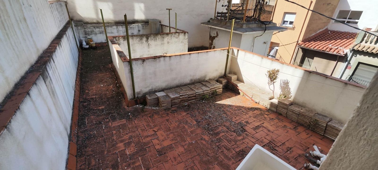 3 bedroom Townhouse for sale in Castello de la Plana - € 95,000 (Ref: 9841109)