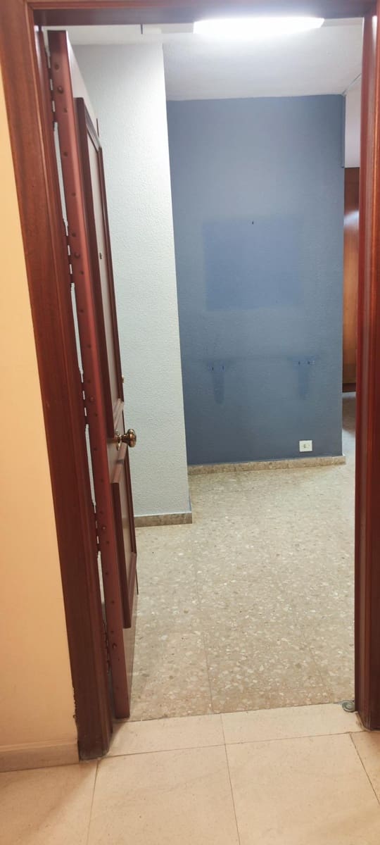 3 soveværelse Kontor til salg i Castello de la Plana - € 110.000 (Ref: 9841110)